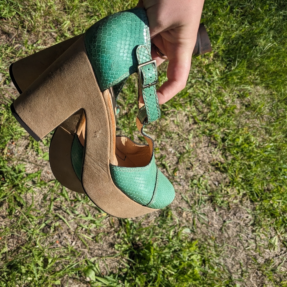 Teal 90s Nicole snakeskin and suede platform heels, size 7.5